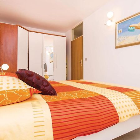 Amazing Apartment In Njivice With Wifi Eksteriør billede