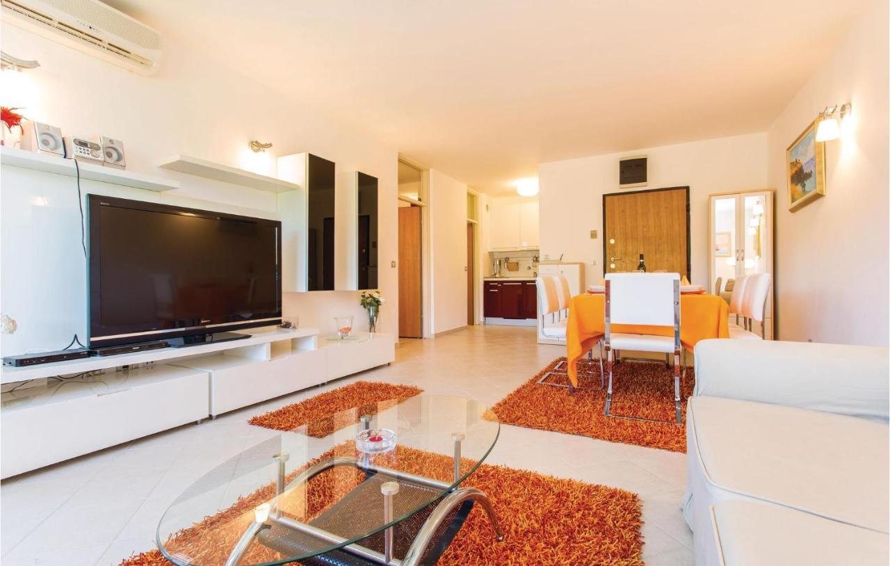 Amazing Apartment In Njivice With Wifi Eksteriør billede