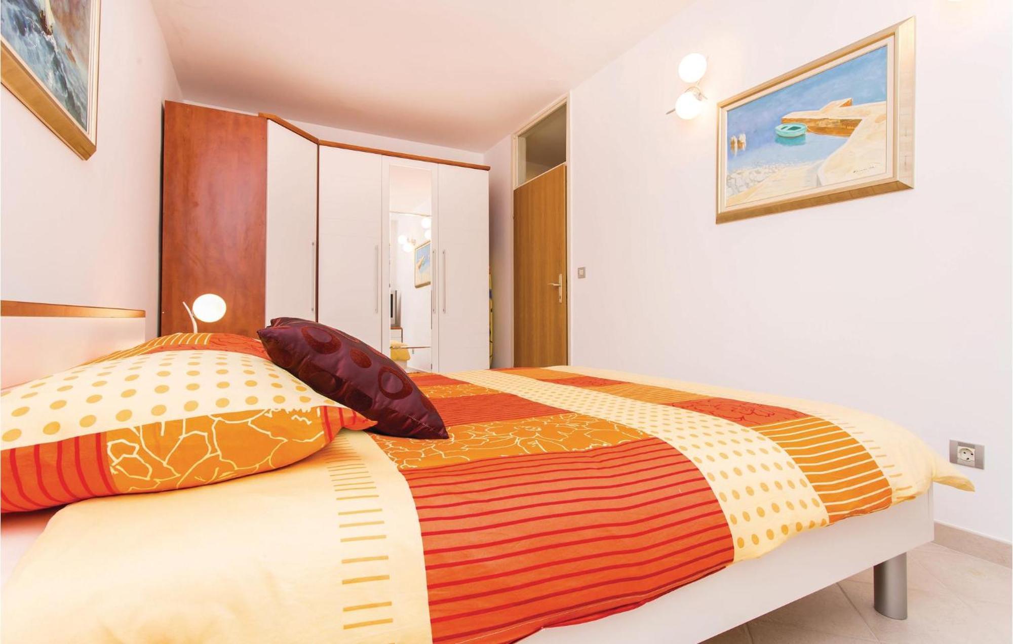 Amazing Apartment In Njivice With Wifi Eksteriør billede