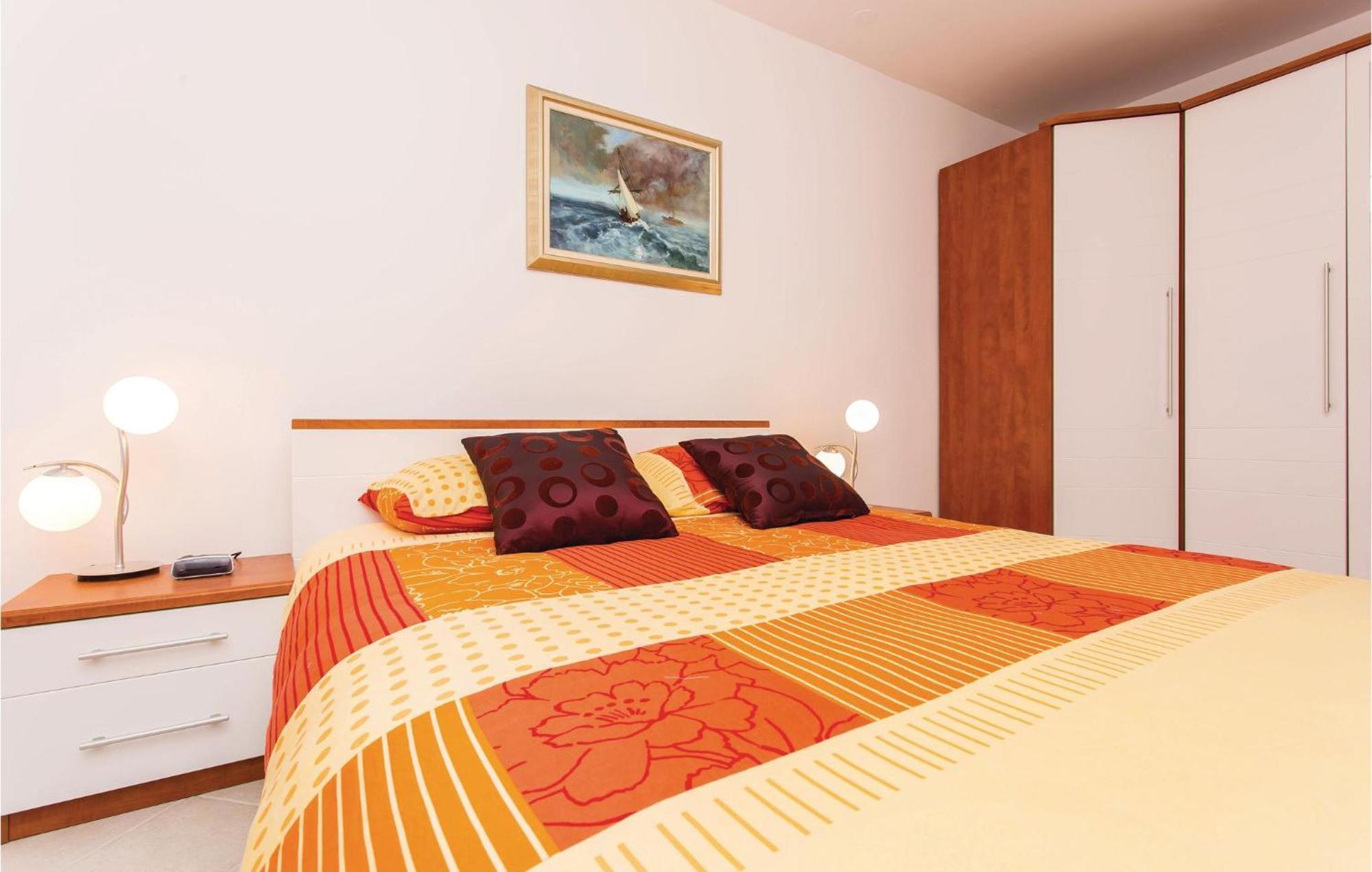 Amazing Apartment In Njivice With Wifi Eksteriør billede