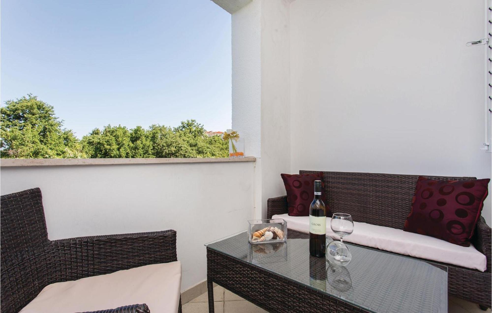 Amazing Apartment In Njivice With Wifi Eksteriør billede