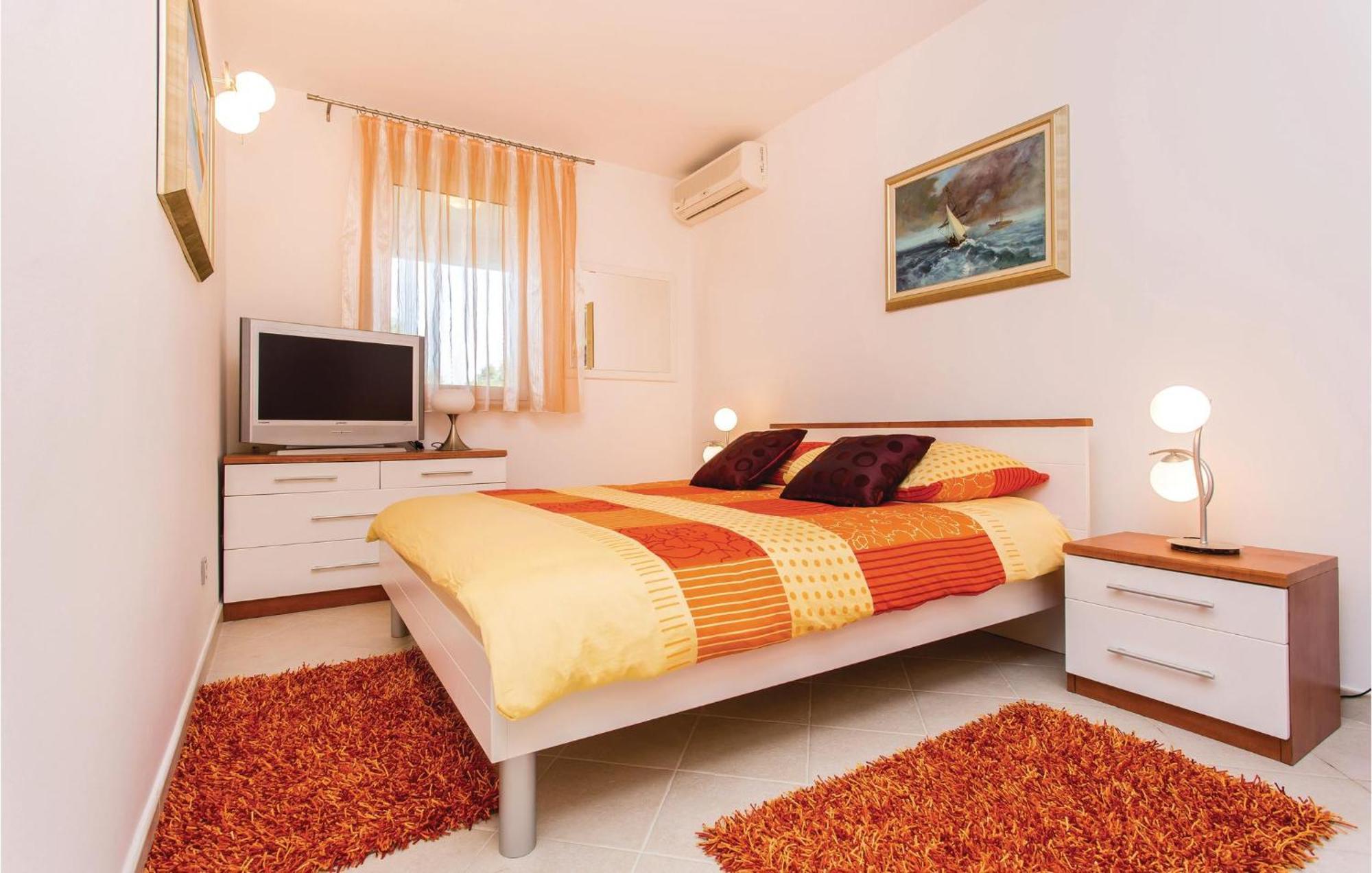 Amazing Apartment In Njivice With Wifi Eksteriør billede